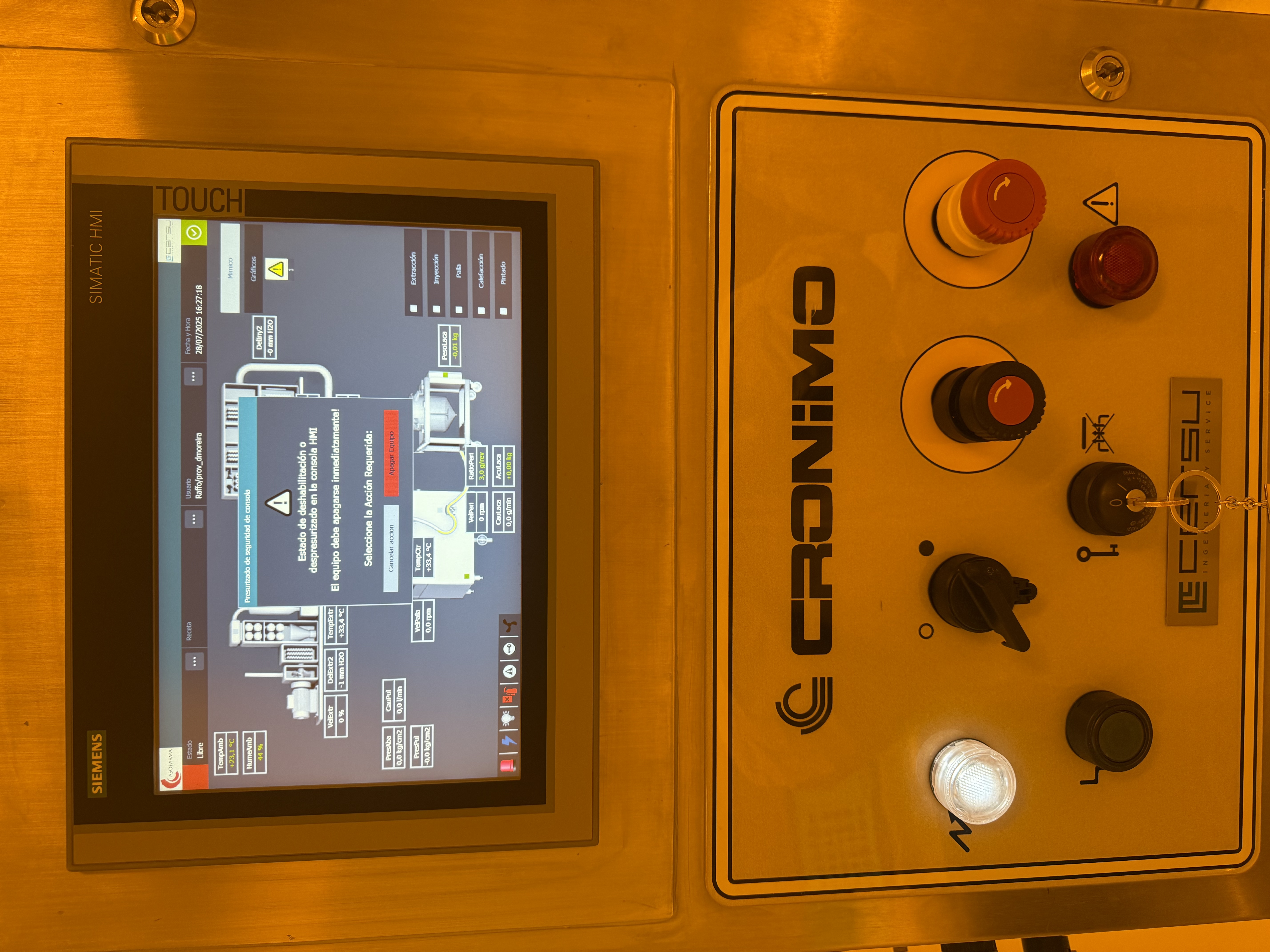 Paila industrial con panel de operación para automatización